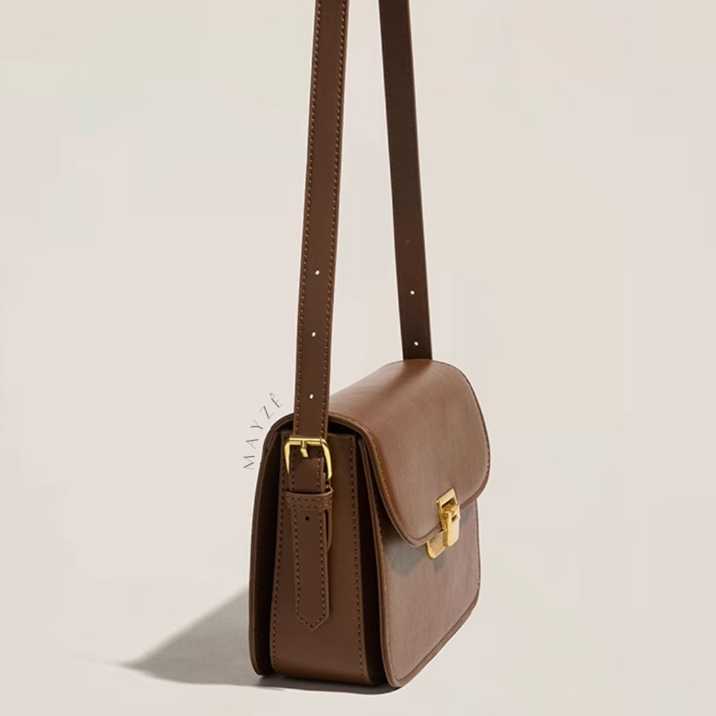 Bolsa De Ombro Flap Nágila, Loja Mayzê, Bolsa Nágila, bolsa de couro, bolsa de luxo, bolsa de grife, bolsa elegante, bolsa de festa, bolsa versátil, bolsa bonita, bolsa fashion, bolsa em promoção, mayze, lojamayze.com, lojamayze.com.br