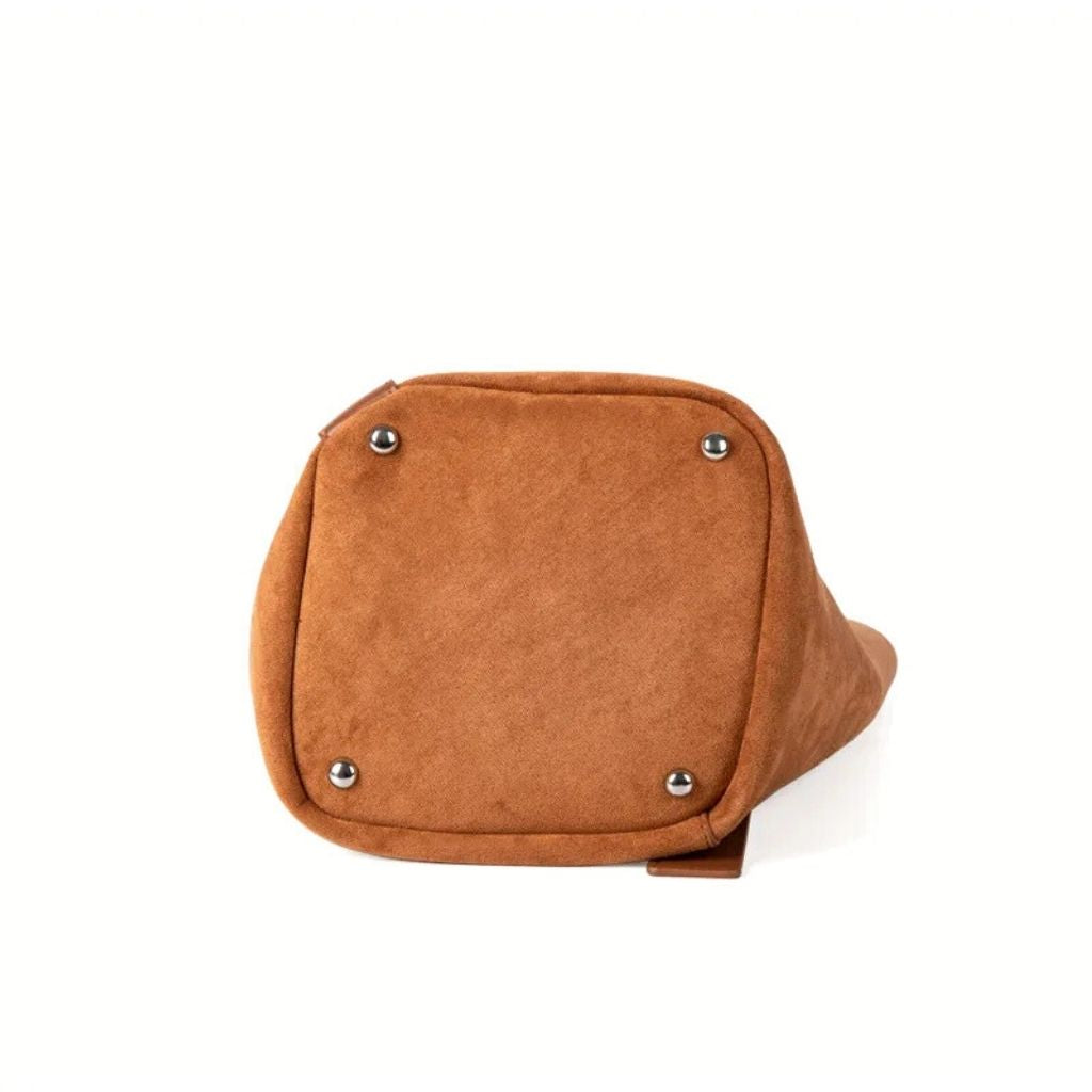 Bolsa Tiracolo Acamurçada Bucket Louise, Loja Mayzê, camurça, bolsa de camurça mayze, lojamayze.com, lojamayze.com.br