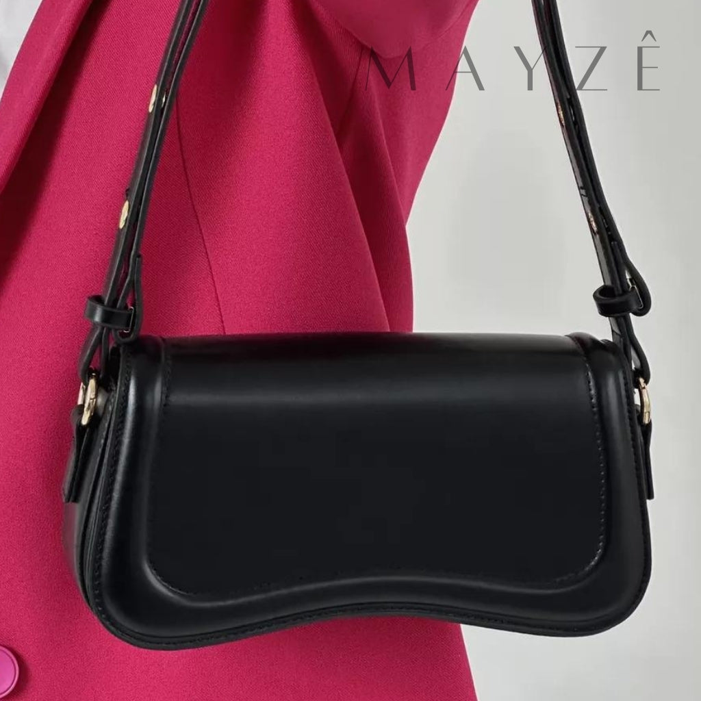 Bolsa Baguete Minimalista Manuela, Loja Mayzê, Bolsa Manuela, bolsa da moda, bolsa de grife, bolsa em alta, bolsa de luxo, bolsa feminina, bolsa tentencia, bolsa em promoção, loja mayze, bolsa em promoção, bolsa de luxo, bolsa assimétrica, bolsa linda, bolsa jwpei