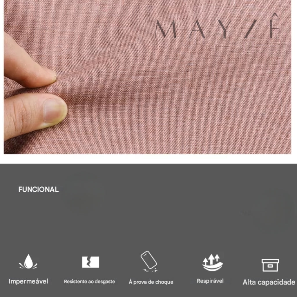 Bolsa Para Notebook Impermeável Lia, Loja Mayzê Oficial, Loja Mayzê, Mayzê, mayze, Loja de bolsas, bolsas, bolsa de couro, bolsa pro dia a dia, crossbody, tiracolo, bolsa em alta, bolsa na moda, bolsa tiktok, bolsa instagram, bolsa em conta, bolsa em promoção, frete grátis, bolsa em promoção, bolsa com divisorias, bolsa bonita, bolsa pratica, bolsa Marrom, bolsa preta, bolsa diferente, bolsa elegante, bolsa chique, bolsa bonita, notebook, bolsa para notebook, www.lojamayze.com.br, www.lojamayze.com