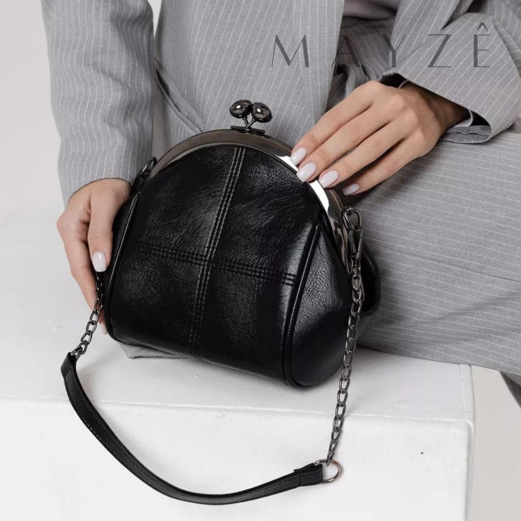 Loja Mayzê, Bolsa Silvana, bolsa média, bolsa preta, bolsa elegante, bolsa diferente, mayze, mayzê,bolsa de ombro, bolsa com alça de metal