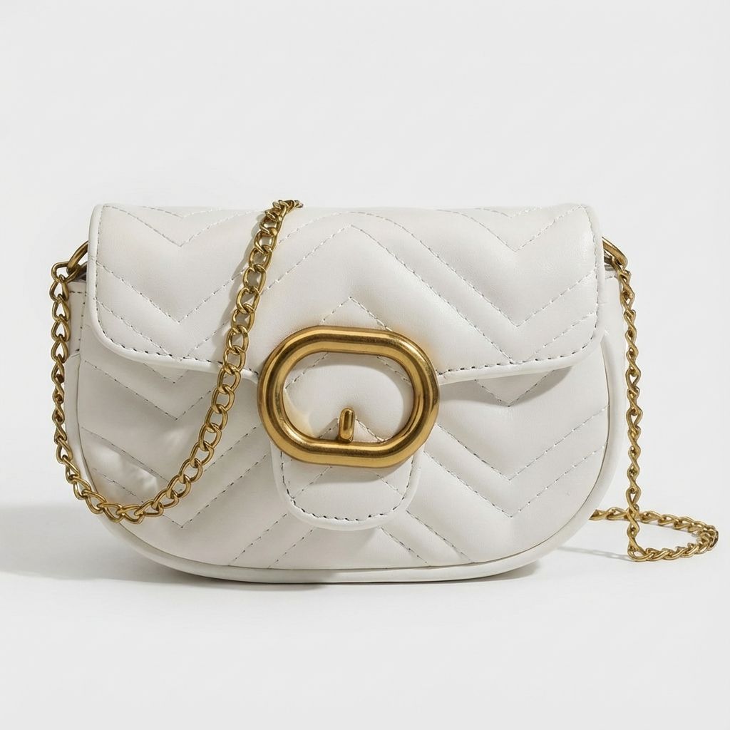 Bolsa pequena Bibiana Mayzê em matelassê. Alça de corrente, couro ecológico e design delicado. Perfeita para festas, jantares e looks sofisticados.