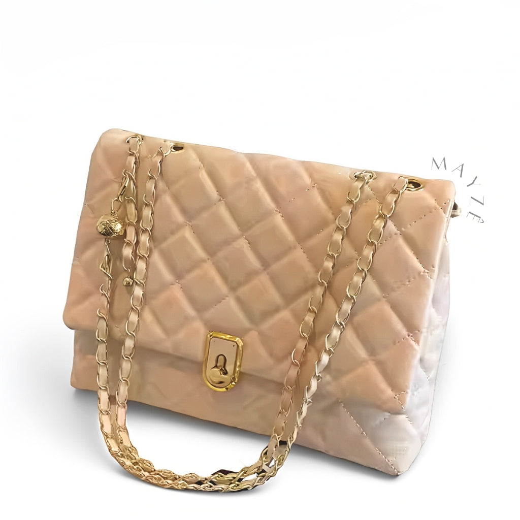 Bolsa Em Matelassê Média Raquel, Loja Mayzê, Bolsa Raquel, bolsa pasta, bolsa garnde, bolsa em alta, bolsa em promoção, bolsa feminina, bolsa de notebook, bolsa de ipad, bolsa de tablet, bolsa chique, bolsa de luxo, mayzê, mayze, lojamayze.com, lojamayze.com.br