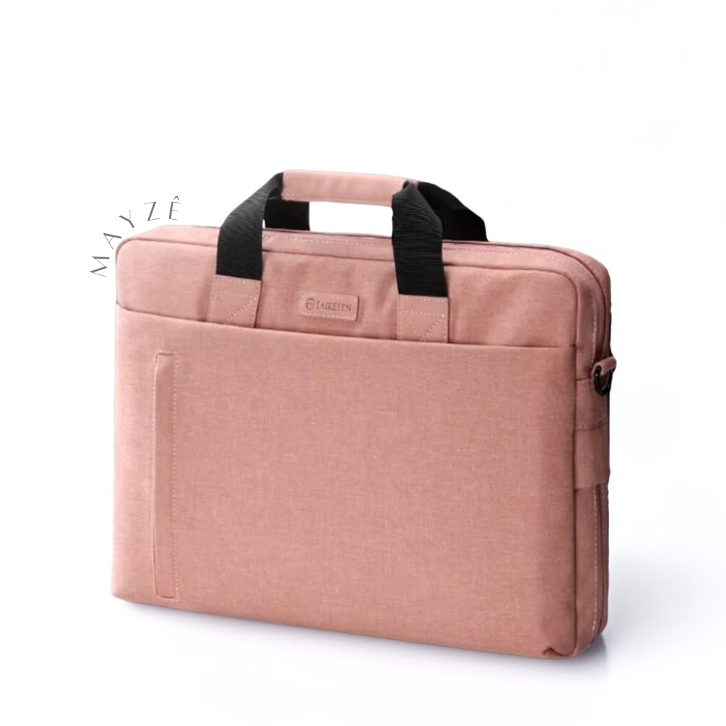 Bolsa Para Notebook Impermeável Lia, Loja Mayzê Oficial, Loja Mayzê, Mayzê, mayze, Loja de bolsas, bolsas, bolsa de couro, bolsa pro dia a dia, crossbody, tiracolo, bolsa em alta, bolsa na moda, bolsa tiktok, bolsa instagram, bolsa em conta, bolsa em promoção, frete grátis, bolsa em promoção, bolsa com divisorias, bolsa bonita, bolsa pratica, bolsa Marrom, bolsa preta, bolsa diferente, bolsa elegante, bolsa chique, bolsa bonita, notebook, bolsa para notebook, www.lojamayze.com.br, www.lojamayze.com