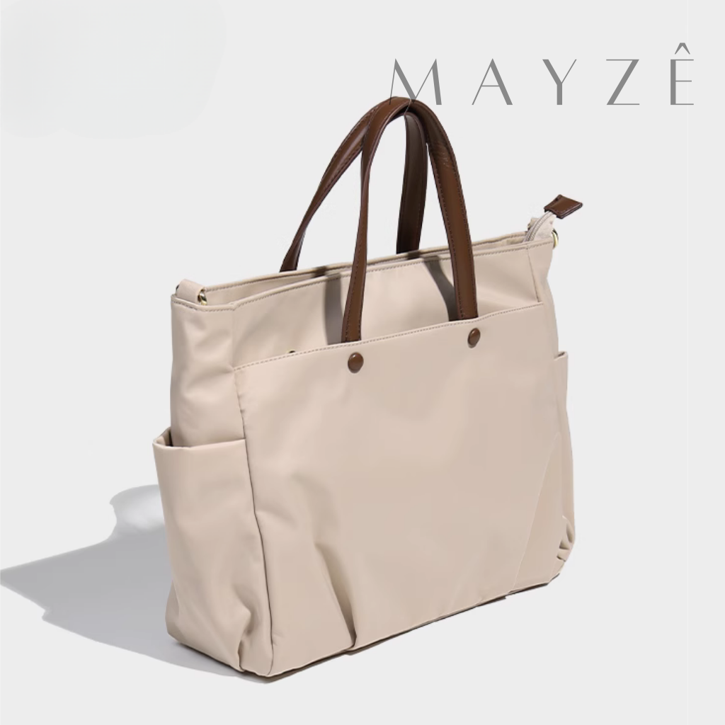 Bolsa Para Notebook Acadêmica Valencia, Loja Mayzê Oficial, Loja Mayzê, Mayzê, mayze, Loja de bolsas, bolsas, bolsa de couro, bolsa pro dia a dia, crossbody, tiracolo, bolsa em alta, bolsa na moda, bolsa tiktok, bolsa instagram, bolsa em conta, bolsa em promoção, frete grátis, bolsa em promoção, bolsa com divisorias, bolsa bonita, bolsa pratica, bolsa Marrom, bolsa preta,  bolsa diferente, bolsa elegante, bolsa chique, bolsa bonita, notebook, bolsa para notebook, www.lojamayze.com.br, www.lojamayze.com