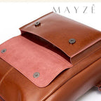 Mochila Couro Legítimo Acadêmica Ayla, Loja Mayzê Oficial, Mayzê, loja mayze, mochila de escolha, mochila de couro, bolsa de couro, mochila para faculdade, mochila para escola, lojamayze.com.br, lojamayze.com