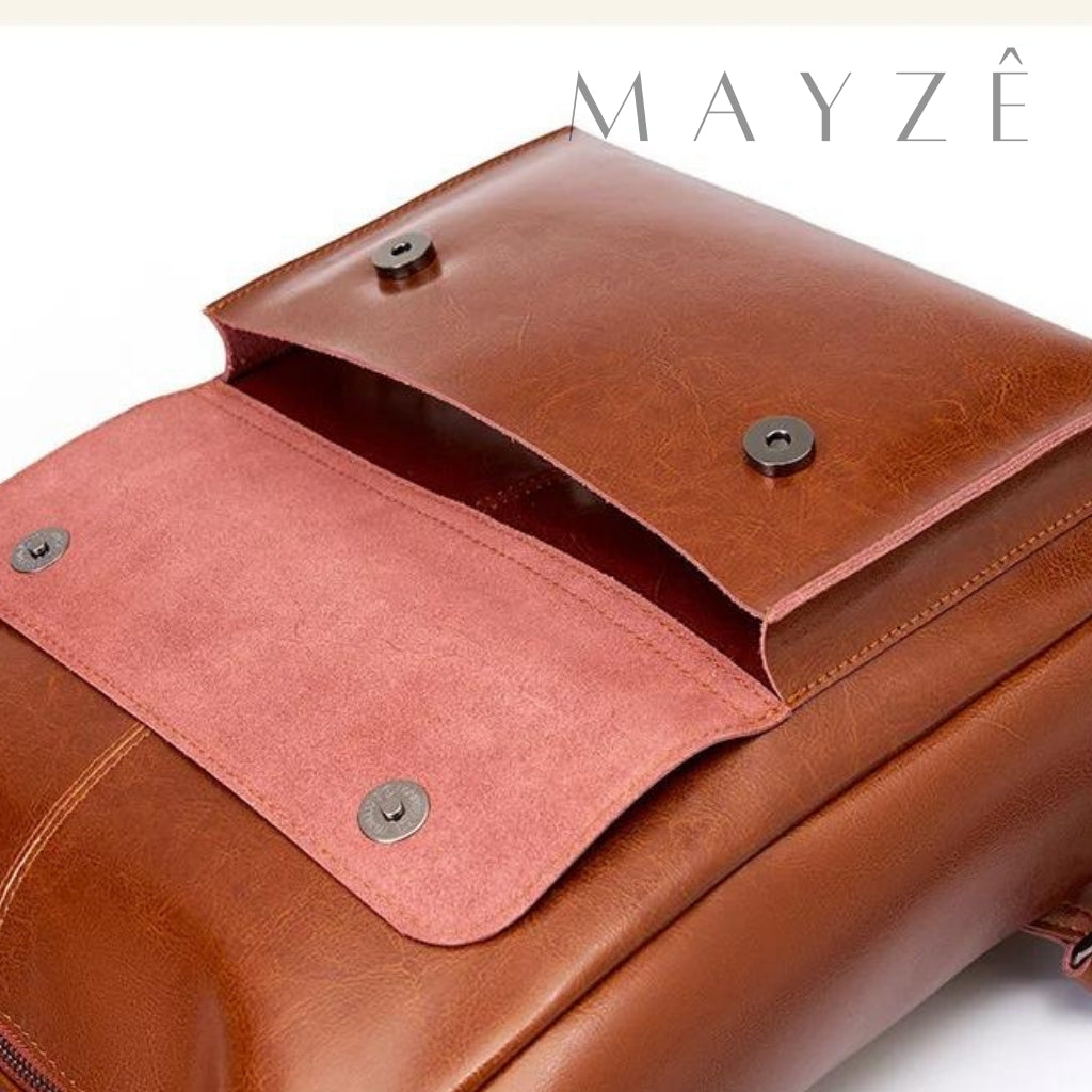 Mochila Couro Legítimo Acadêmica Ayla, Loja Mayzê Oficial, Mayzê, loja mayze, mochila de escolha, mochila de couro, bolsa de couro, mochila para faculdade, mochila para escola, lojamayze.com.br, lojamayze.com