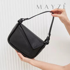 Bolsa Média Tiracolo Lena, Loja Mayzê, Bolsa Lena, bolsa de grife, bolsa estilosa, bolsa da moda, bolsa feminina, bolsa de couro, bolsa famosa, bolsa em alta, loja mayze, www.lojamayze.com, www.lojamayze.com.br, bolsa feminina