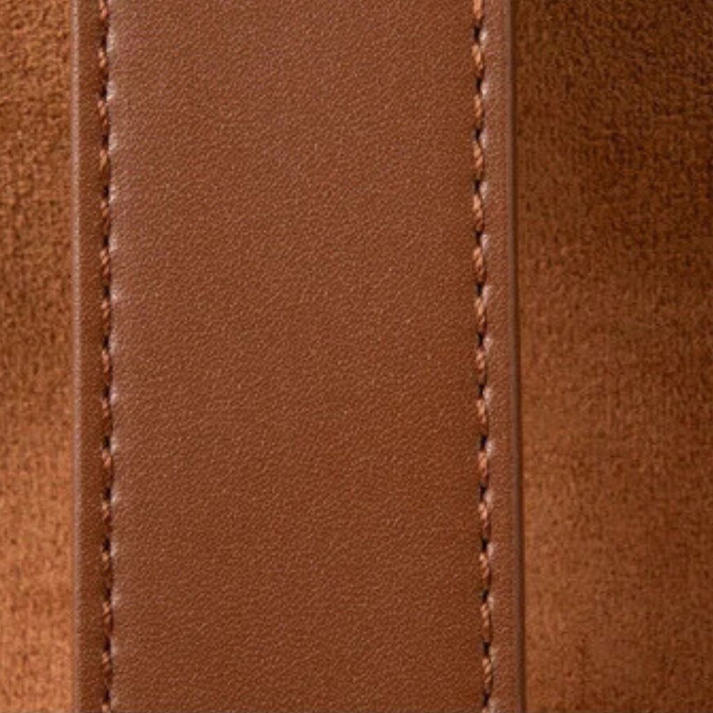 Bolsa Tiracolo Acamurçada Bucket Louise, Loja Mayzê, camurça, bolsa de camurça mayze, lojamayze.com, lojamayze.com.br