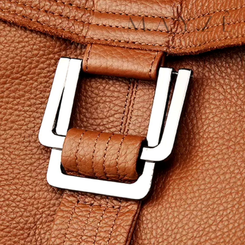 Bolsa Feminina Couro Legítimo Emma, Loja Mayzê, Bolsa Emma, bolsa de couro, bolsa de couro genuíno, bolsa de couro legítimo, bolsa durável, bolsa elegante, bolsa em alta, bolsa feminina, bolsa de mulher, bolsa versátil, bolsa da moda, bolsa de luxo, bolsa de grife, bolsa média, bolsa para o dia a dia, bolsa para uso diário, bolsa em promoção, bolsa da arezzo, bolsa da louis vuitton, bolsa da chanel, bolsa da gucci, mayze, loja mayze, www.lojamayze.com.br,www.lojamayze.com