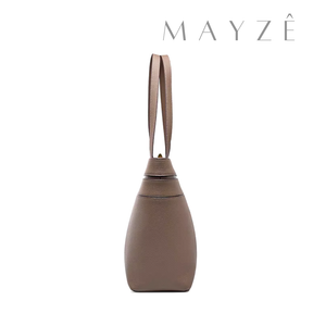 Bolsa Tote Couro Legítimo Bertha, Loja Mayzê, Bolsa Margaret, bolsa de couro, bolsa de couro genuíno, bolsa de couro legítimo, bolsa durável, bolsa elegante, bolsa em alta, bolsa feminina, bolsa de mulher, bolsa versátil, bolsa da moda, bolsa de luxo, bolsa de grife, bolsa média, bolsa para o dia a dia, bolsa para uso diário, bolsa em promoção, bolsa da arezzo, bolsa da louis vuitton, bolsa da chanel, bolsa da gucci, mayze, loja mayze, www.lojamayze.com.br,www.lojamayze.com