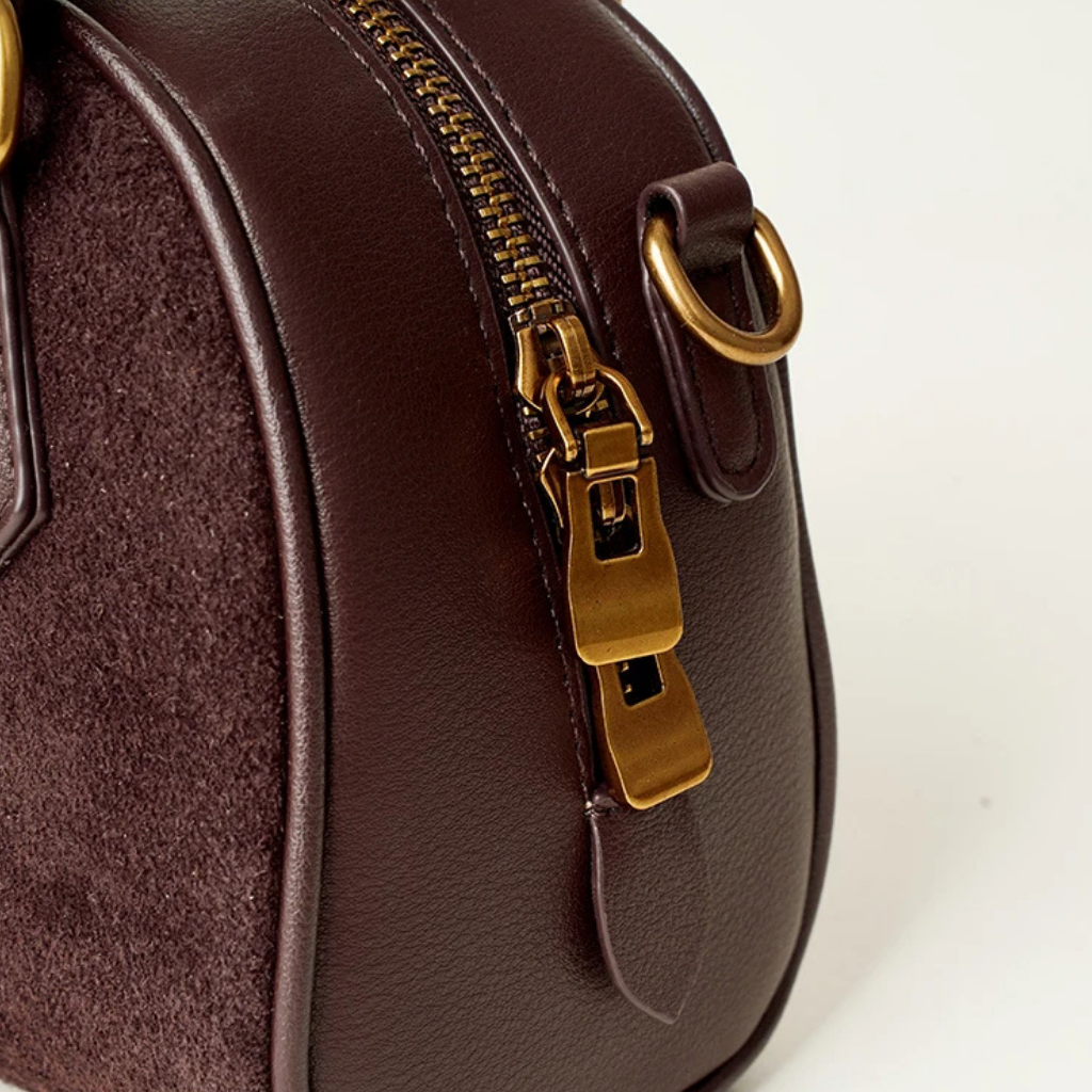 Bolsa Tiracolo Camurça Pequena Liana, Loja Mayzê, camurça, bolsa de camurça mayze, lojamayze.com, lojamayze.com.br