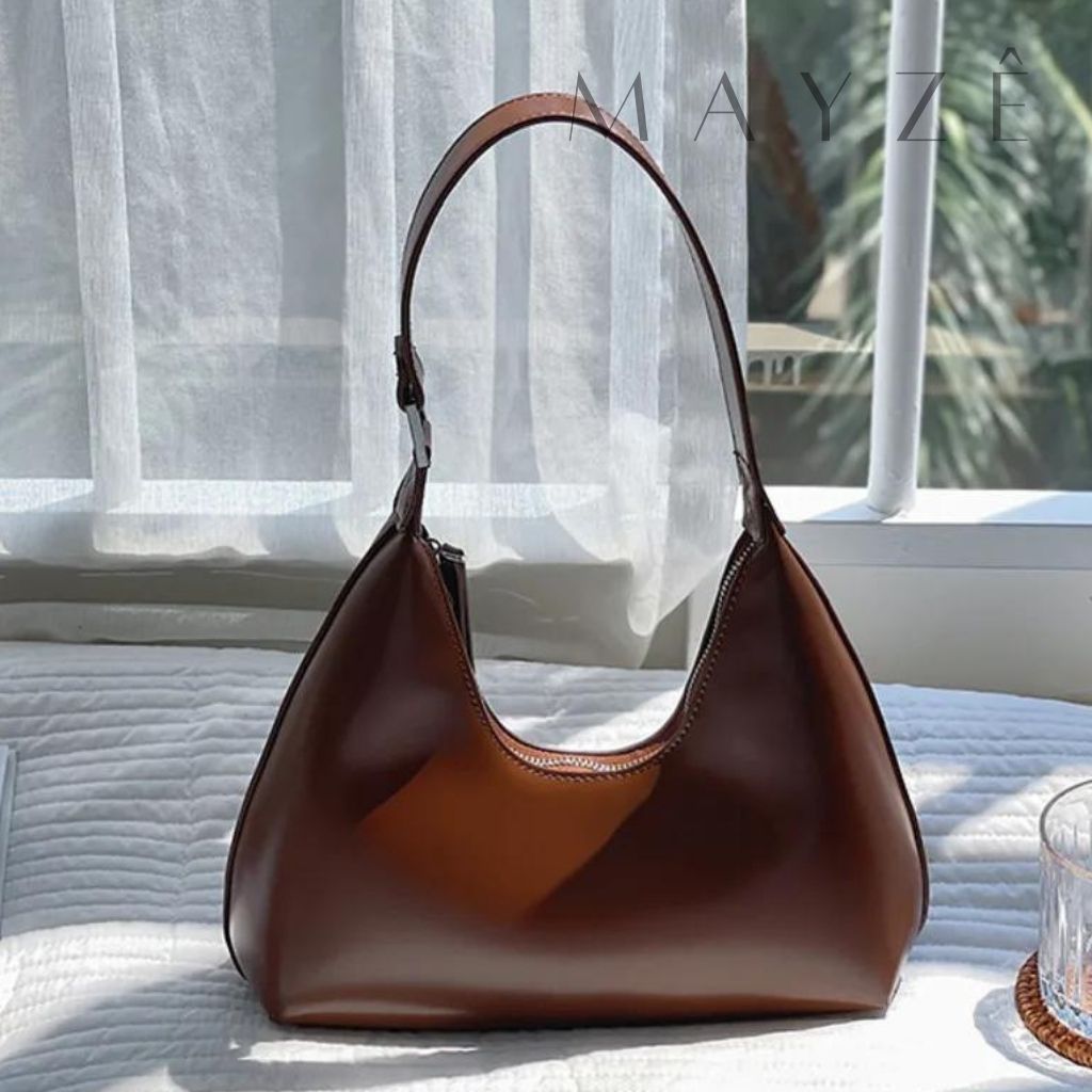 Bolsa Hobo July, Loja Mayzê, Bolsa July, Bolsa Hobo, bolsa em alta, bolsa marrom, bolsa da moda, bolsa de festa, bolsa versátil, bolsa elegante, bolsa baguete, bolsa de ombro, bolsa em promoção, bolsa do tiktok, bolsa do instagram, bolsa do  facebook, bolsa preta, bolsa branca, bolsa café, mayzê, mayze
