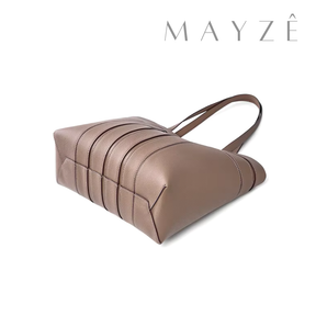 Bolsa Tote Couro Legítimo Bertha, Loja Mayzê, Bolsa Margaret, bolsa de couro, bolsa de couro genuíno, bolsa de couro legítimo, bolsa durável, bolsa elegante, bolsa em alta, bolsa feminina, bolsa de mulher, bolsa versátil, bolsa da moda, bolsa de luxo, bolsa de grife, bolsa média, bolsa para o dia a dia, bolsa para uso diário, bolsa em promoção, bolsa da arezzo, bolsa da louis vuitton, bolsa da chanel, bolsa da gucci, mayze, loja mayze, www.lojamayze.com.br,www.lojamayze.com