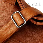 Bolsa Feminina Couro Legítimo Emma, Loja Mayzê, Bolsa Emma, bolsa de couro, bolsa de couro genuíno, bolsa de couro legítimo, bolsa durável, bolsa elegante, bolsa em alta, bolsa feminina, bolsa de mulher, bolsa versátil, bolsa da moda, bolsa de luxo, bolsa de grife, bolsa média, bolsa para o dia a dia, bolsa para uso diário, bolsa em promoção, bolsa da arezzo, bolsa da louis vuitton, bolsa da chanel, bolsa da gucci, mayze, loja mayze, www.lojamayze.com.br,www.lojamayze.com