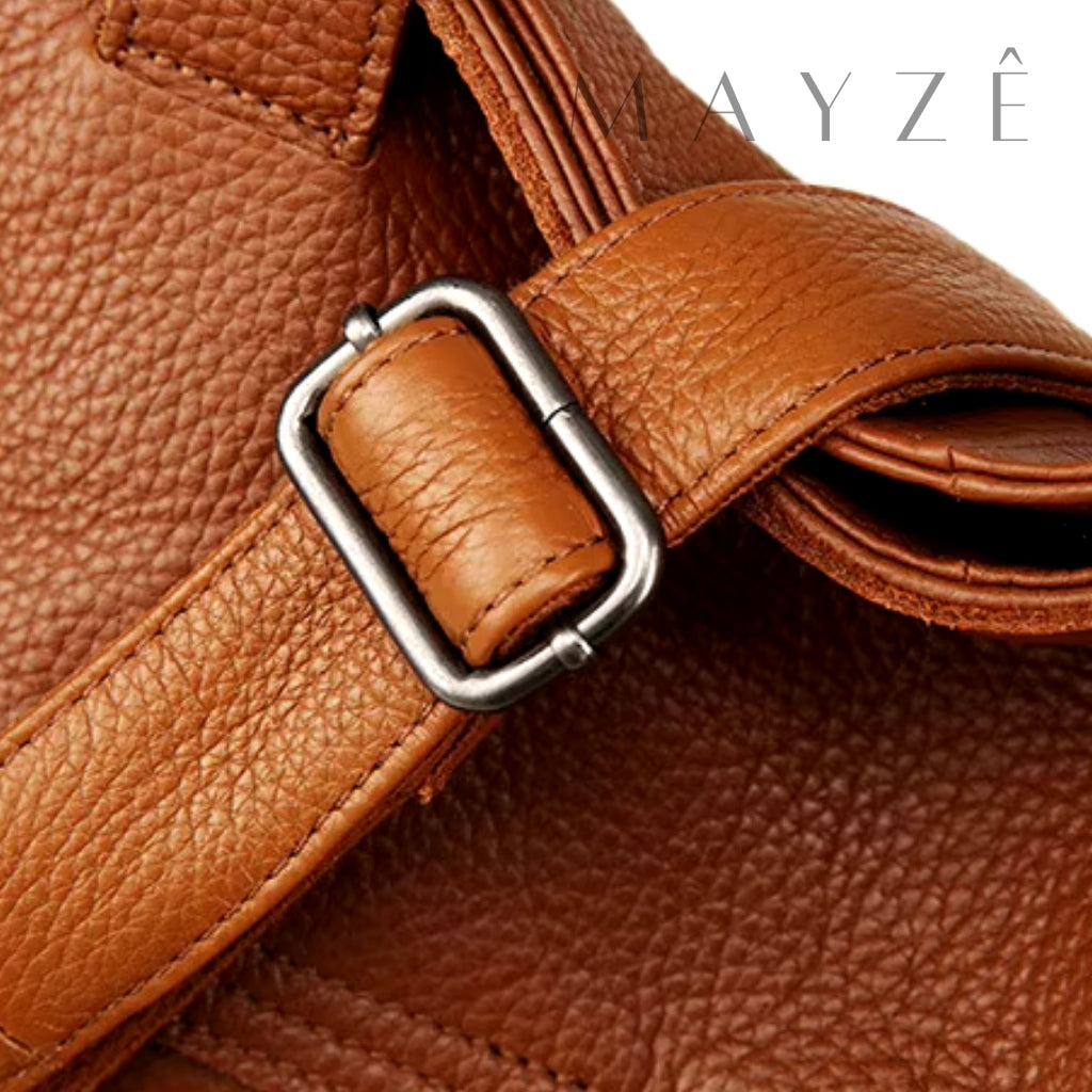 Bolsa Feminina Couro Legítimo Emma, Loja Mayzê, Bolsa Emma, bolsa de couro, bolsa de couro genuíno, bolsa de couro legítimo, bolsa durável, bolsa elegante, bolsa em alta, bolsa feminina, bolsa de mulher, bolsa versátil, bolsa da moda, bolsa de luxo, bolsa de grife, bolsa média, bolsa para o dia a dia, bolsa para uso diário, bolsa em promoção, bolsa da arezzo, bolsa da louis vuitton, bolsa da chanel, bolsa da gucci, mayze, loja mayze, www.lojamayze.com.br,www.lojamayze.com