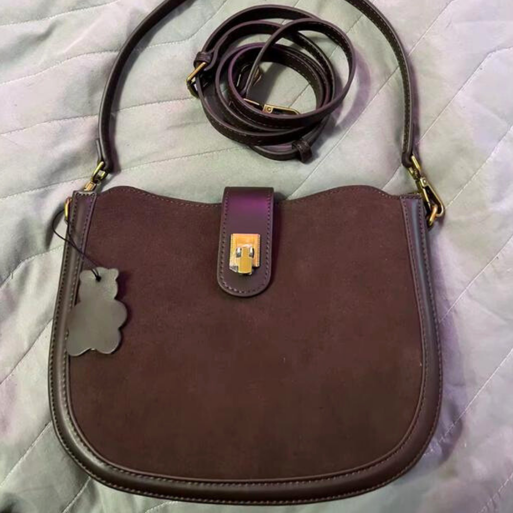 Bolsa Pequena Tiracolo Camurça Yvonne, Loja Mayzê, camurça, bolsa de camurça mayze, lojamayze.com, lojamayze.com.br