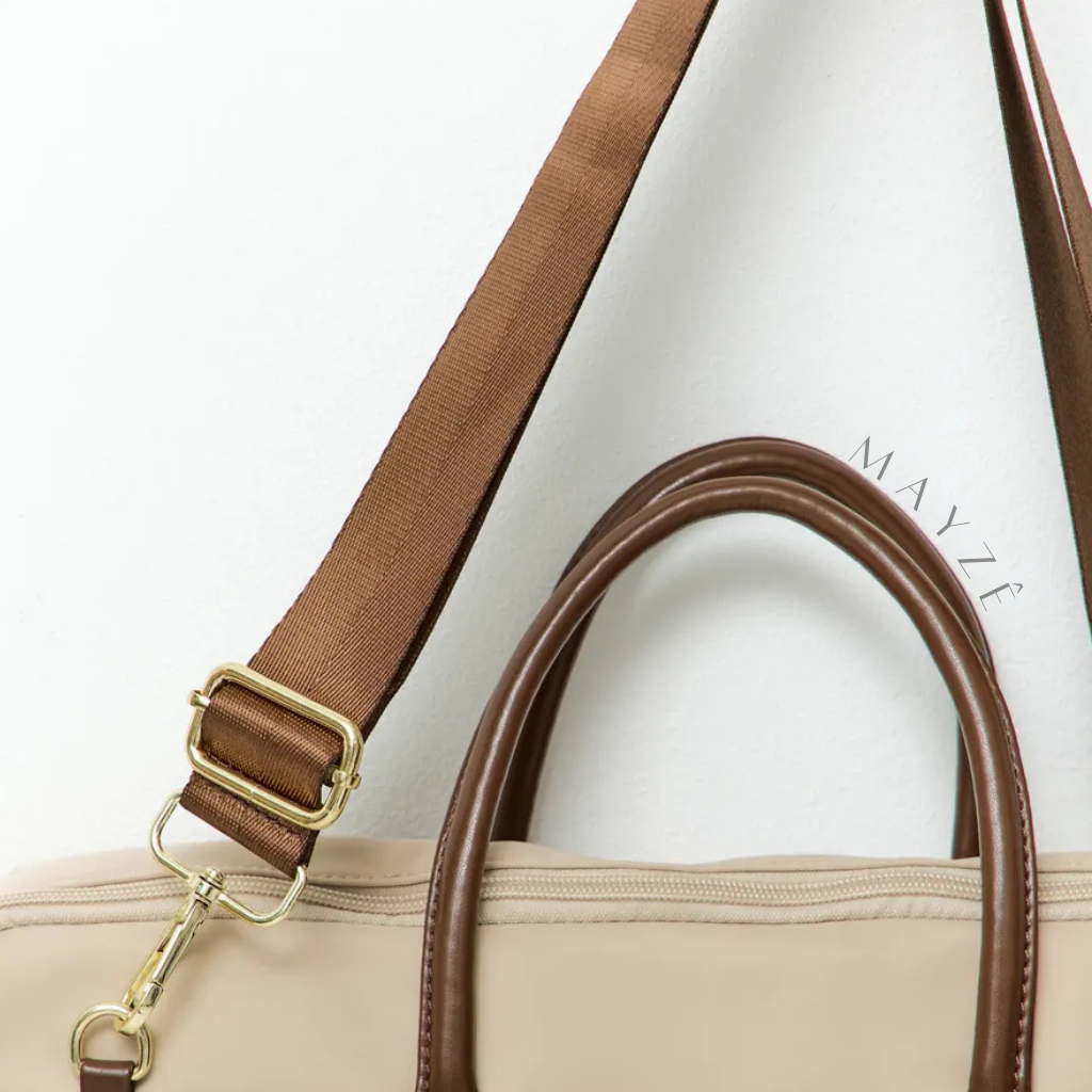 Bolsa Para Notebook Acadêmica Verena, Loja Mayzê Oficial, Loja Mayzê, Mayzê, mayze, Loja de bolsas, bolsas, bolsa de couro, bolsa pro dia a dia, crossbody, tiracolo, bolsa em alta, bolsa na moda, bolsa tiktok, bolsa instagram, bolsa em conta, bolsa em promoção, frete grátis, bolsa em promoção, bolsa com divisorias, bolsa bonita, bolsa pratica, bolsa Marrom, bolsa preta,  bolsa diferente, bolsa elegante, bolsa chique, bolsa bonita, notebook, bolsa para notebook, www.lojamayze.com.br, www.lojamayze.com