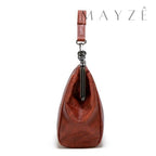 Bolsa Grande Fecho da Vovó Samara, Loja Mayzê Oficial, Loja Mayzê, Mayzê, mayze, maize, loja maize, Loja de bolsas, bolsas, bolsa, bolsa Samara, Samara, bolsa de couro, bolsa pro dia a dia, showerbag, crossbory, bolsa em alta, bolsa na moda, bolsa tiktok, bolsa instagram, bolsa em conta, bolsa feminina, bolsa para mulher, bolsa vintage