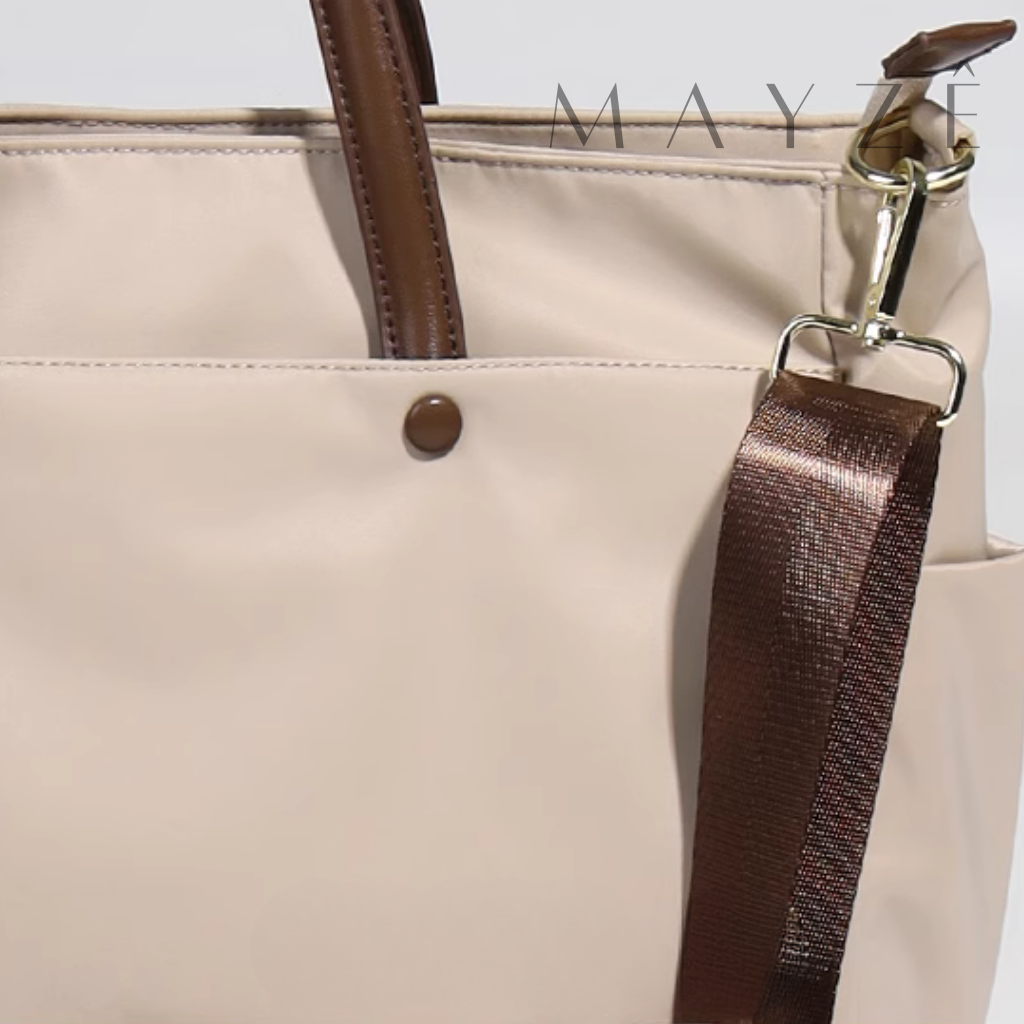 Bolsa Para Notebook Acadêmica Valencia, Loja Mayzê Oficial, Loja Mayzê, Mayzê, mayze, Loja de bolsas, bolsas, bolsa de couro, bolsa pro dia a dia, crossbody, tiracolo, bolsa em alta, bolsa na moda, bolsa tiktok, bolsa instagram, bolsa em conta, bolsa em promoção, frete grátis, bolsa em promoção, bolsa com divisorias, bolsa bonita, bolsa pratica, bolsa Marrom, bolsa preta,  bolsa diferente, bolsa elegante, bolsa chique, bolsa bonita, notebook, bolsa para notebook, www.lojamayze.com.br, www.lojamayze.com