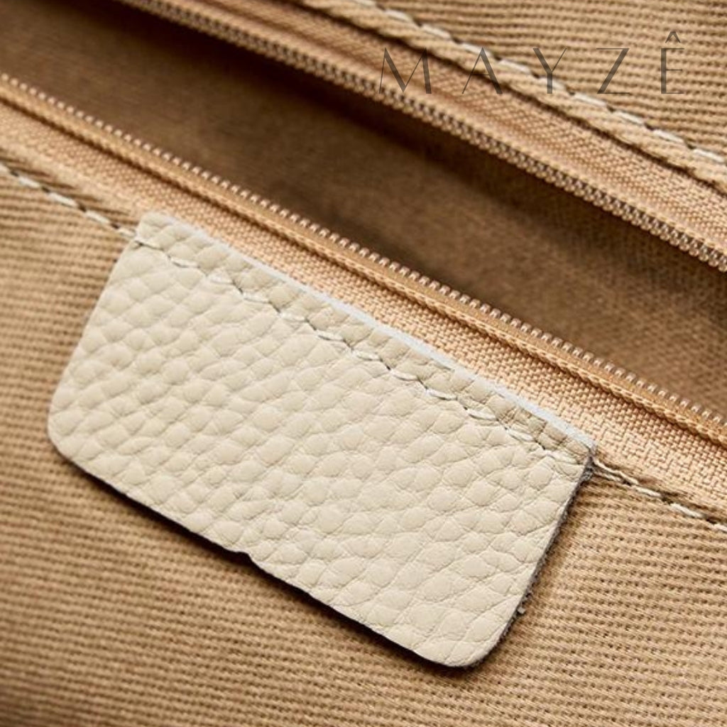 Loja Mayzê, Bolsa Margaret, bolsa de couro, bolsa de couro genuíno, bolsa de couro legítimo, bolsa durável, bolsa elegante, bolsa em alta, bolsa feminina, bolsa de mulher, bolsa versátil, bolsa da moda, bolsa de luxo, bolsa de grife, bolsa média, bolsa para o dia a dia, bolsa para uso diário, bolsa em promoção, bolsa da arezzo, bolsa da louis vuitton, bolsa da chanel, bolsa da gucci, mayze, loja mayze, loja mayze rechame aqui.