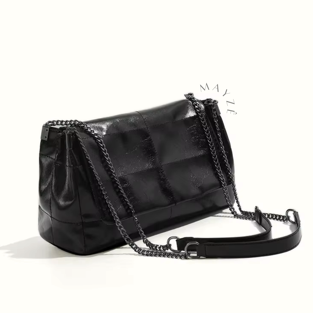 Bolsa Flap Feminina Laila, Loja Mayzê Oficial, Loja Mayzê, Mayzê, mayze, Loja de bolsas, bolsas, bolsa, bolsa Laila, Laila, bolsa de couro, bolsa pro dia a dia, bolsa de ombro, tiracolo, bolsa em alta, bolsa na moda, bolsa tiktok, bolsa instagram, bolsa em conta, bolsa em promoção, frete grátis, bolsa em promoção, bolsa com divisorias, bolsa grande, bolsa pratica, bolsa preta,  bolsa diferente, bolsa elegante, bolsa chique, www.lojamayze.com.br, www.lojamayze.com