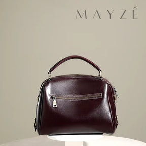 Bolsa Tiracolo Couro Legítimo Dandara, Loja Mayzê Oficial, Loja Mayzê, Mayzê, mayze, maize, loja maize, Loja de bolsas, bolsas, bolsa, bolsa Lina, Lina, bolsa de couro, bolsa pro dia a dia, crossbody, tiracolo, bolsa em alta, bolsa na moda, bolsa tiktok, bolsa instagram, bolsa em conta, bolsa em promoção, frete grátis, bolsa em promoção, bolsa com divisorias, bolsa Média, bolsa pratica, bolsa diferente, bolsa elegante, bolsa chique, bolsa bonita, bolsa feminina, www.lojamayze.com.br, www.lojamayze.com