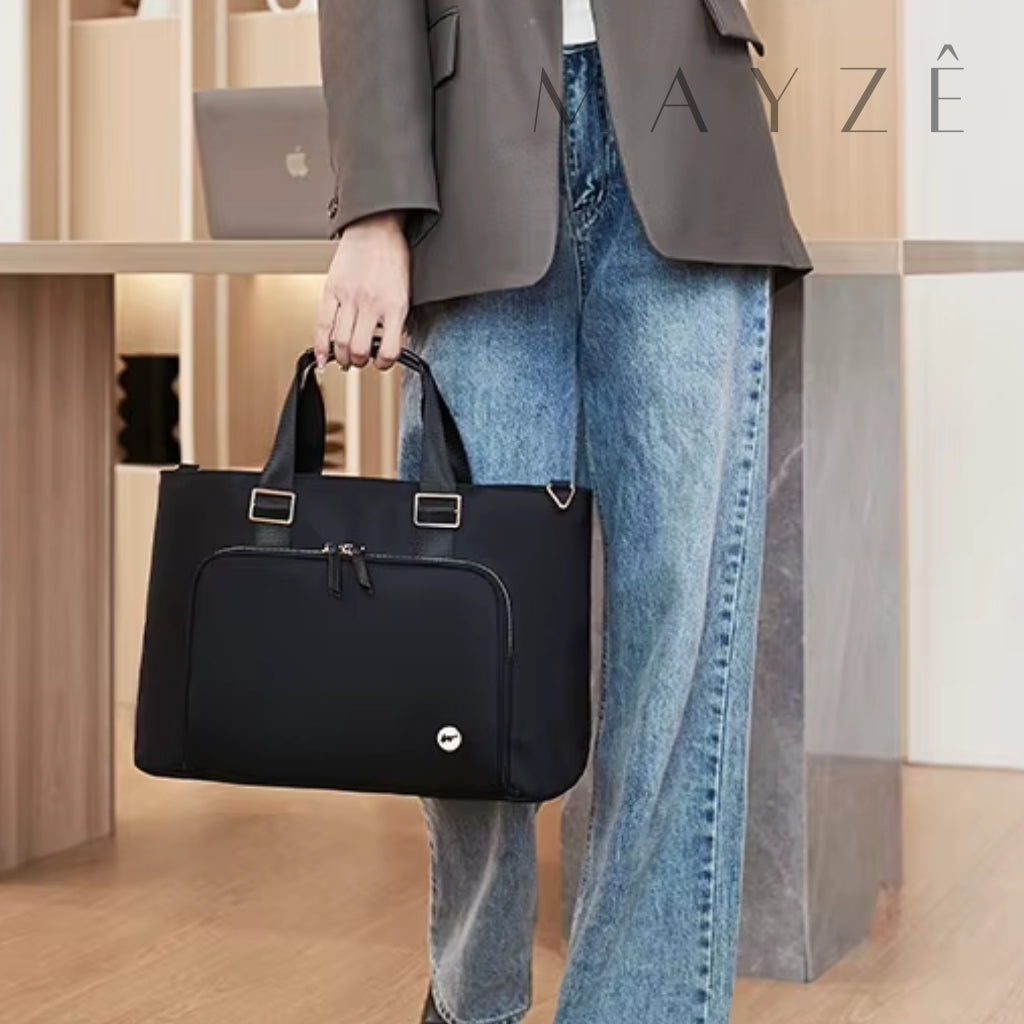 Bolsa Para Notebook Acadêmica Violet, Loja Mayzê Oficial, Loja Mayzê, Mayzê, mayze, Loja de bolsas, bolsas, bolsa de couro, bolsa pro dia a dia, crossbody, tiracolo, bolsa em alta, bolsa na moda, bolsa tiktok, bolsa instagram, bolsa em conta, bolsa em promoção, frete grátis, bolsa em promoção, bolsa com divisorias, bolsa bonita, bolsa pratica, bolsa Marrom, bolsa preta,  bolsa diferente, bolsa elegante, bolsa chique, bolsa bonita, notebook, bolsa para notebook, www.lojamayze.com.br, www.lojamayze.com