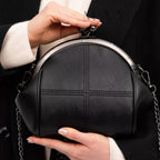 Loja Mayzê, Bolsa Silvana, bolsa média, bolsa preta, bolsa elegante, bolsa diferente, mayze, mayzê,bolsa de ombro, bolsa com alça de metal