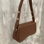 Loja Mayzê, Bolsa Manuela, bolsa da moda, bolsa de grife, bolsa em alta, bolsa de luxo, bolsa feminina, bolsa tentencia, bolsa em promoção, loja mayze, bolsa em promoção, bolsa de luxo, bolsa assimétrica, bolsa linda, bolsa jwpei