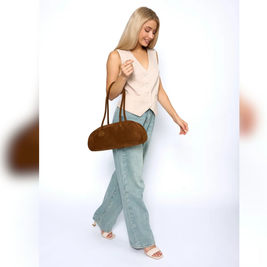 Bolsa Baguete Acamurçada Média Fantine, Loja Mayzê, camurça, bolsa de camurça mayze, lojamayze.com, lojamayze.com.br