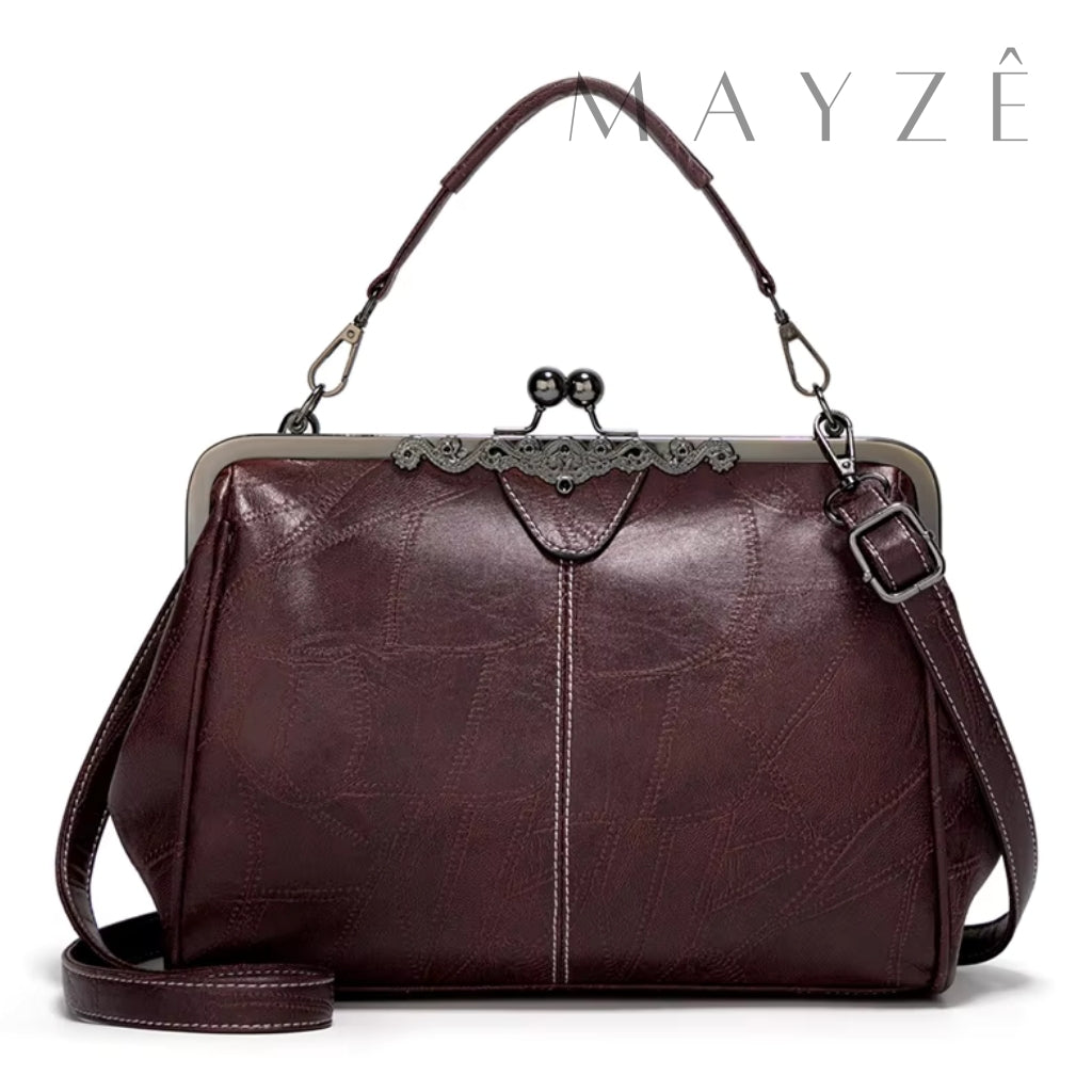 Bolsa Grande Fecho da Vovó Samara, Loja Mayzê Oficial, Loja Mayzê, Mayzê, mayze, maize, loja maize, Loja de bolsas, bolsas, bolsa, bolsa Samara, Samara, bolsa de couro, bolsa pro dia a dia, showerbag, crossbory, bolsa em alta, bolsa na moda, bolsa tiktok, bolsa instagram, bolsa em conta, bolsa feminina, bolsa para mulher, bolsa vintage