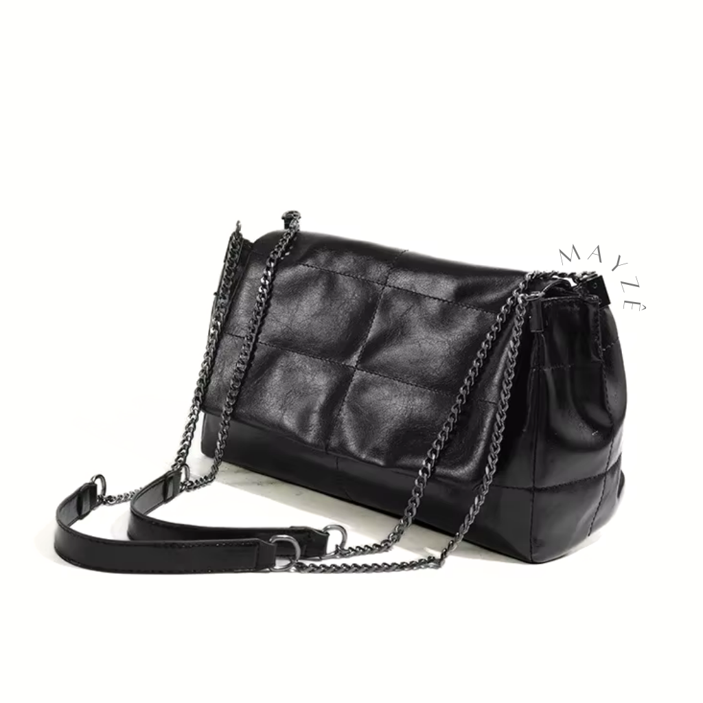 Bolsa Flap Feminina Laila, Loja Mayzê Oficial, Loja Mayzê, Mayzê, mayze, Loja de bolsas, bolsas, bolsa, bolsa Laila, Laila, bolsa de couro, bolsa pro dia a dia, bolsa de ombro, tiracolo, bolsa em alta, bolsa na moda, bolsa tiktok, bolsa instagram, bolsa em conta, bolsa em promoção, frete grátis, bolsa em promoção, bolsa com divisorias, bolsa grande, bolsa pratica, bolsa preta,  bolsa diferente, bolsa elegante, bolsa chique, www.lojamayze.com.br, www.lojamayze.com