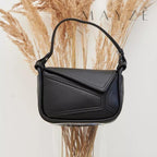 Bolsa Média Tiracolo Lena, Loja Mayzê, Bolsa Lena, bolsa de grife, bolsa estilosa, bolsa da moda, bolsa feminina, bolsa de couro, bolsa famosa, bolsa em alta, loja mayze, www.lojamayze.com, www.lojamayze.com.br, bolsa feminina