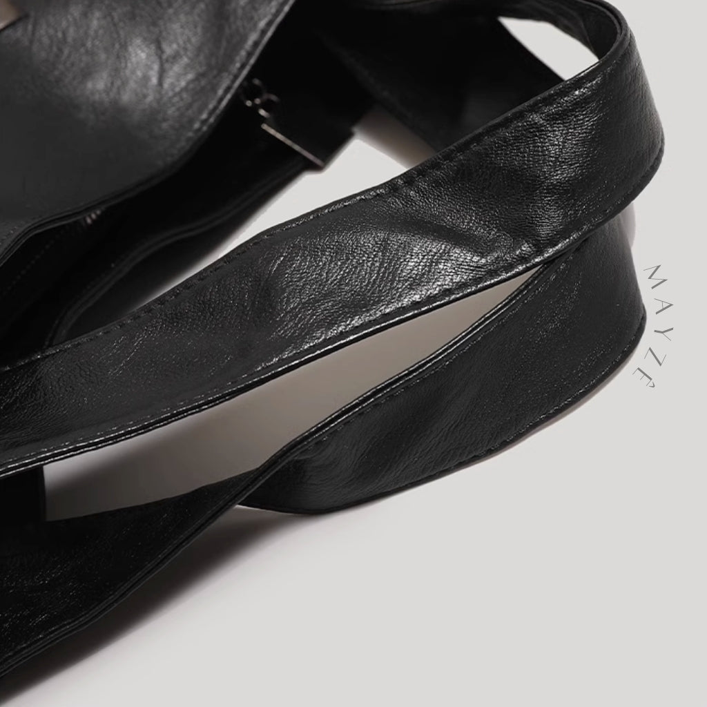 Bolsa Grande Tote Alternativa Lucy, Loja Mayzê Oficial, Loja Mayzê, Mayzê, mayze, Loja de bolsas, bolsas, bolsa, bolsa Lucy, Lucy, bolsa de couro, bolsa pro dia a dia, bolsa de ombro, tiracolo, bolsa em alta, bolsa na moda, bolsa tiktok, bolsa instagram, bolsa em conta, bolsa em promoção, frete grátis, bolsa em promoção, bolsa com divisorias, bolsa grande, bolsa pratica, bolsa Marrom, bolsa Colorida,  bolsa diferente, bolsa elegante, bolsa chique, bolsa chic, bolsa bonita, lojamayze.com.br, lojamayze.com