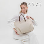 Bolsa Para Notebook Acadêmica Valencia, Loja Mayzê Oficial, Loja Mayzê, Mayzê, mayze, Loja de bolsas, bolsas, bolsa de couro, bolsa pro dia a dia, crossbody, tiracolo, bolsa em alta, bolsa na moda, bolsa tiktok, bolsa instagram, bolsa em conta, bolsa em promoção, frete grátis, bolsa em promoção, bolsa com divisorias, bolsa bonita, bolsa pratica, bolsa Marrom, bolsa preta,  bolsa diferente, bolsa elegante, bolsa chique, bolsa bonita, notebook, bolsa para notebook, www.lojamayze.com.br, www.lojamayze.com