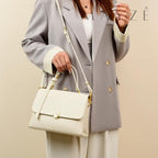 Loja Mayzê Oficial, Loja Mayzê, Mayzê, mayze, Loja de bolsas, bolsas, bolsa, bolsa malu, Malu, bolsa de couro, bolsa pro dia a dia, crossbody, tiracolo, bolsa em alta, bolsa na moda, bolsa tiktok, bolsa instagram, bolsa em conta, bolsa em promoção, frete grátis, bolsa em promoção, bolsa com alça regulavel, bolsa com divisorias, bolsa bonita, bolsa pratica, bolsa marrom, bolsa bege, bolsa preta,