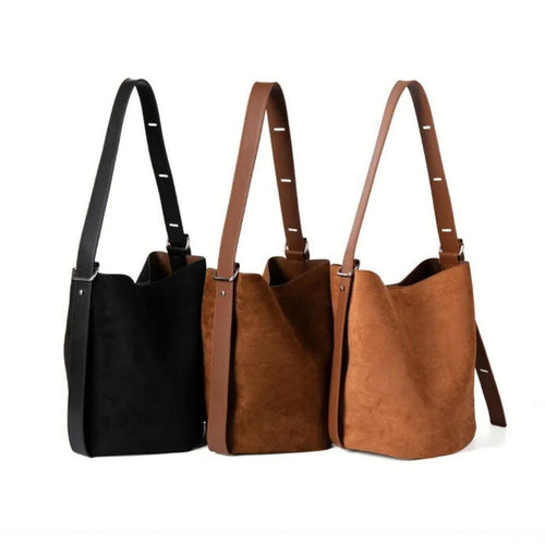 Bolsa Tiracolo Acamurçada Bucket Louise, Loja Mayzê, camurça, bolsa de camurça mayze, lojamayze.com, lojamayze.com.br