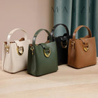 Bolsa Couro Legítimo Bucket Lina, Loja Mayzê Oficial, Loja Mayzê, Mayzê, mayze, maize, loja maize, Loja de bolsas, bolsas, bolsa, bolsa Lina, Lina, bolsa de couro, bolsa pro dia a dia, crossbody, tiracolo, bolsa em alta, bolsa na moda, bolsa tiktok, bolsa instagram, bolsa em conta, bolsa em promoção, frete grátis, bolsa em promoção, bolsa com divisorias, bolsa Média, bolsa pratica, bolsa diferente, bolsa elegante, bolsa chique, bolsa chic, bolsa bonita, bolsa feminina