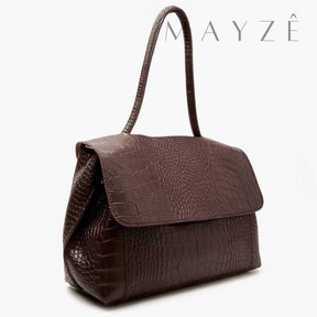 Bolsa Feminina Mensageiro Tauane Kaiman, Loja Mayzê Oficial, Loja Mayzê, Mayzê, mayze, Loja de bolsas, bolsas, bolsa, bolsa Tauane Kaiman, Kaiman, bolsa de couro, bolsa pro dia a dia, bolsa de ombro, tiracolo, bolsa em alta, bolsa na moda, bolsa tiktok, bolsa instagram, bolsa em conta, bolsa em promoção, frete grátis, bolsa em promoção, bolsa com divisorias, bolsa grande, bolsa pratica, bolsa Marrom, bolsa Colorida,  bolsa diferente, bolsa elegante, bolsa chique, bolsa chic, bolsa bonita