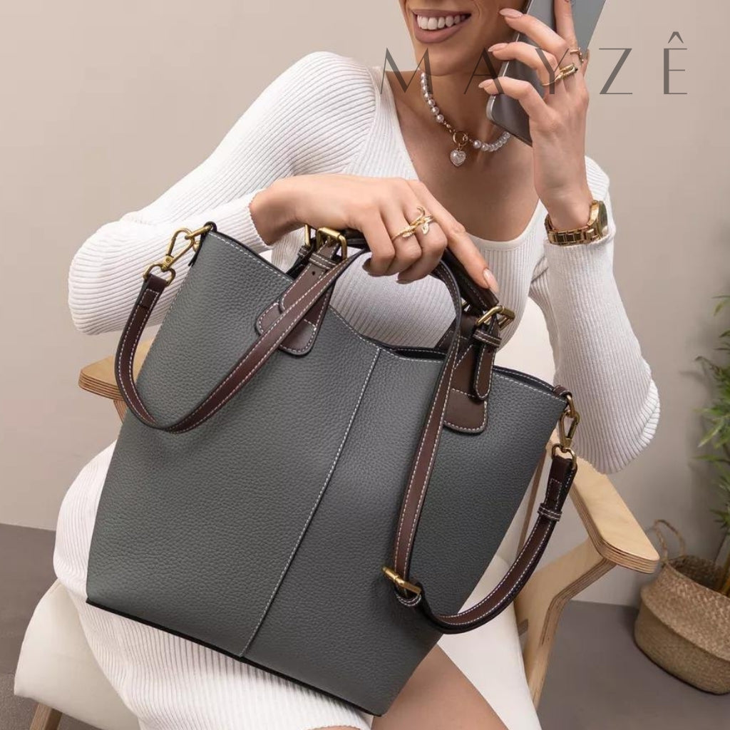 Loja Mayzê, Bolsa Joana, bolsa de couro, bolsa de couro genuíno, bolsa de couro legítimo, bolsa durável, bolsa elegante, bolsa em alta, bolsa feminina, bolsa de mulher, bolsa versátil, bolsa da moda, bolsa de luxo, bolsa de grife, bolsa média, bolsa para o dia a dia, bolsa para uso diário, bolsa em promoção, bolsa da arezzo, bolsa da louis vuitton, bolsa da chanel, bolsa da gucci, mayze, loja mayze, loja mayze rechame aqui.