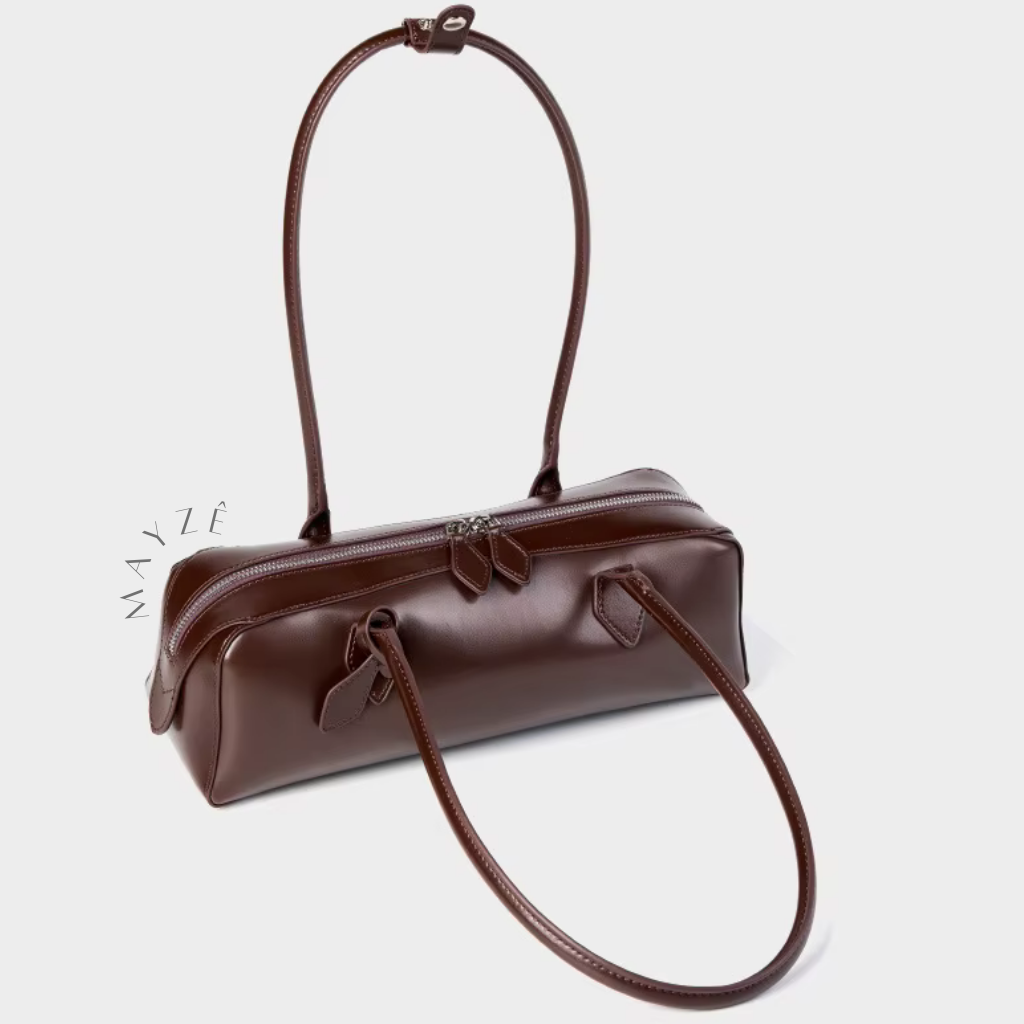 Bolsa French Baguete Couro Legítimo Bia, Loja Mayzê, bolsa baguetti, bolsa de boston, bolsa de grife, bolsa de luxo, bolsa em alta, bolsa feminina, bolsa de couro, bolsa elegante, bolsa famosa, bolsa da influencer, bolsa em promoção, mayze, lojamayze.com, lojamayze.com.br