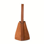 Bolsa Tiracolo Acamurçada Bucket Louise, Loja Mayzê, camurça, bolsa de camurça mayze, lojamayze.com, lojamayze.com.br
