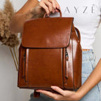 Bolsa Couro Legítimo Acadêmica Inara, Loja Mayzê Oficial, Mayzê, loja mayze, mochila de escolha, mochila de couro, bolsa de couro, mochila para faculdade, mochila para escola, bolsa feminina, bolsa tiracolo, bolsa média, bolsa em alta, bolsa para faculdade, lojamayze.com.br, lojamayze.com