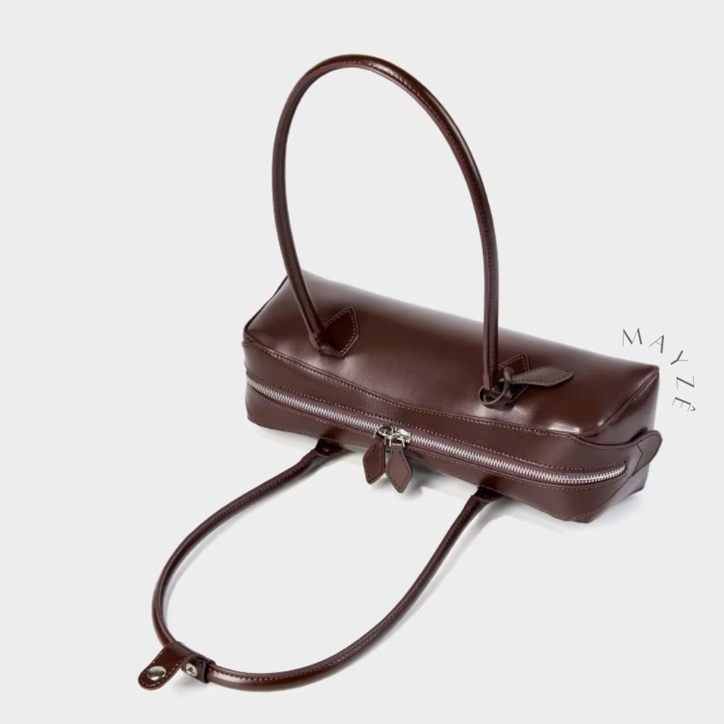 Bolsa French Baguete Couro Legítimo Bia, Loja Mayzê, bolsa baguetti, bolsa de boston, bolsa de grife, bolsa de luxo, bolsa em alta, bolsa feminina, bolsa de couro, bolsa elegante, bolsa famosa, bolsa da influencer, bolsa em promoção, mayze, lojamayze.com, lojamayze.com.br