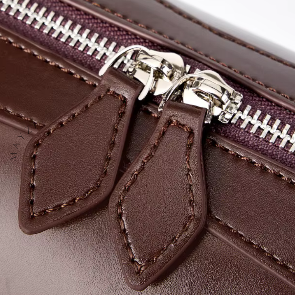 Bolsa French Baguete Couro Legítimo Bia, Loja Mayzê, bolsa baguetti, bolsa de boston, bolsa de grife, bolsa de luxo, bolsa em alta, bolsa feminina, bolsa de couro, bolsa elegante, bolsa famosa, bolsa da influencer, bolsa em promoção, mayze, lojamayze.com, lojamayze.com.br