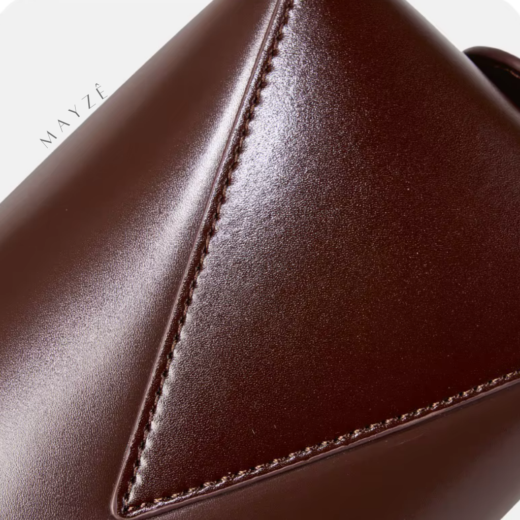 Bolsa French Baguete Couro Legítimo Bia, Loja Mayzê, bolsa baguetti, bolsa de boston, bolsa de grife, bolsa de luxo, bolsa em alta, bolsa feminina, bolsa de couro, bolsa elegante, bolsa famosa, bolsa da influencer, bolsa em promoção, mayze, lojamayze.com, lojamayze.com.br