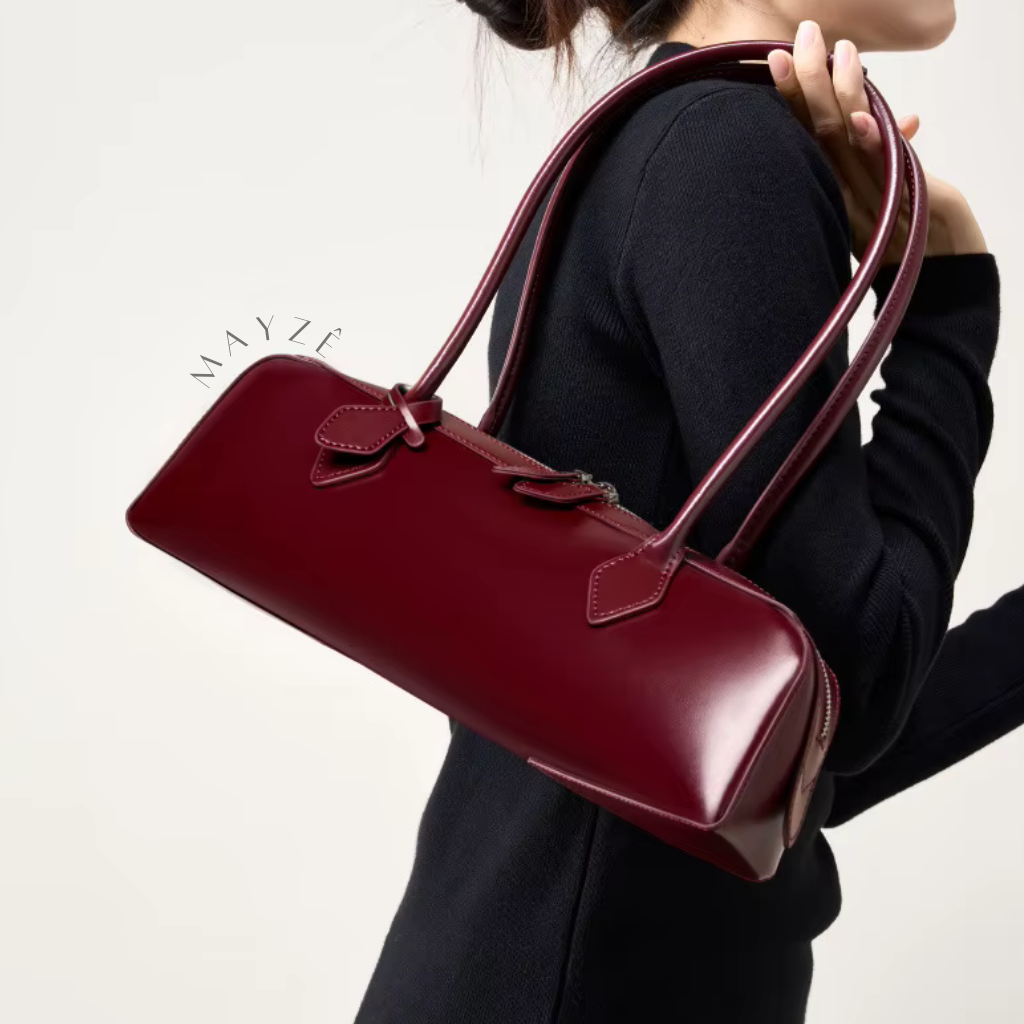 Bolsa French Baguete Couro Legítimo Bia, Loja Mayzê, bolsa baguetti, bolsa de boston, bolsa de grife, bolsa de luxo, bolsa em alta, bolsa feminina, bolsa de couro, bolsa elegante, bolsa famosa, bolsa da influencer, bolsa em promoção, mayze, lojamayze.com, lojamayze.com.br