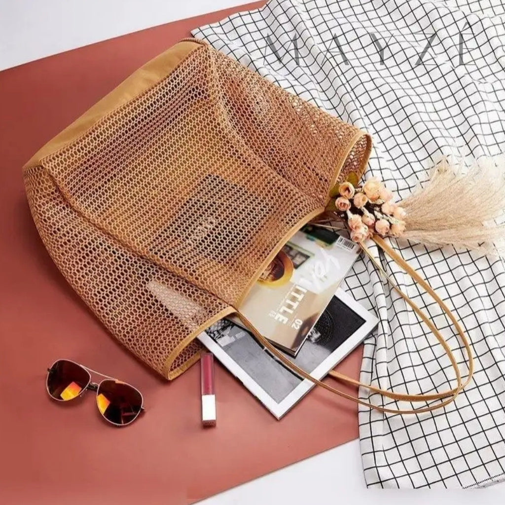 Bolsa de Praia Grande Janara, Loja Mayzê, Bolsa Janara, bolsa de palha, bolsa de verão, bolsa da moda, bolsa de praia, bolsa grande, bolsa espaçosa, bolsa tote bag, bolsa moda praia, loja mayze, bolsa em promoção, bolsa de verão, www.lojamayze.com.br,www.lojamayze.com