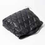 Bolsa Feminina Puffer Rebeca, Bolsa Puffer Média Rebeca, Loja Mayzê, Bolsa Thalya, Bolsa soft, bolsa elegante, bolsa moderna, bolsa chique, bolsa européia, bolsa de luxo, bolsa de frio, bolsa confortável, bolsa em promoção, bolsa de material alcochoado, mayze, mayzê, www.lojamayze.com.br, www.lojamayze.com